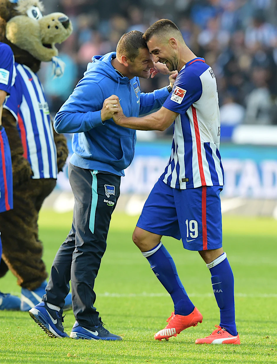 Trainer Pal Dardai und Kapitän Vedad Ibisevic wollen jubeln.