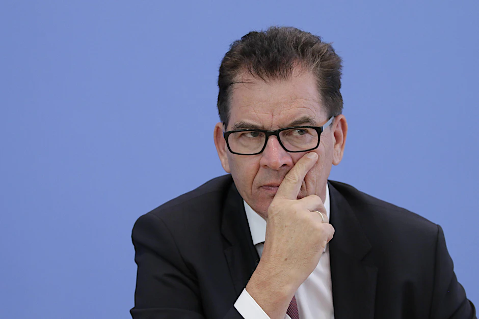 Entwicklungsminister Gerd Müller (CSU) reist nach Afrika.