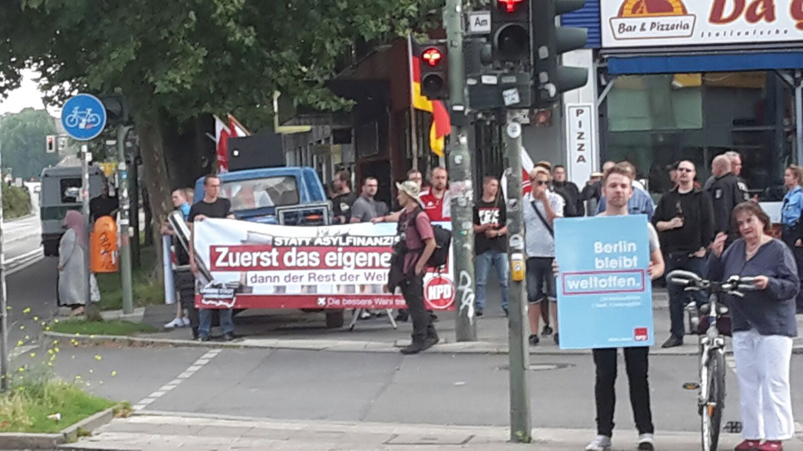 Mitte August stellte sich der gebürtige Köpenicker der NPD in den Weg.