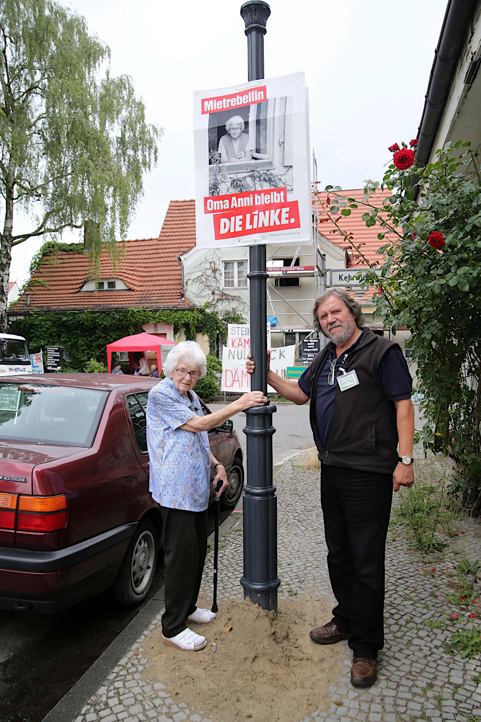Oma Anni (95) ist das Gesicht der Mieterbewegung. Hier mit Sohn Hans-Hartmut Lenz (64). 