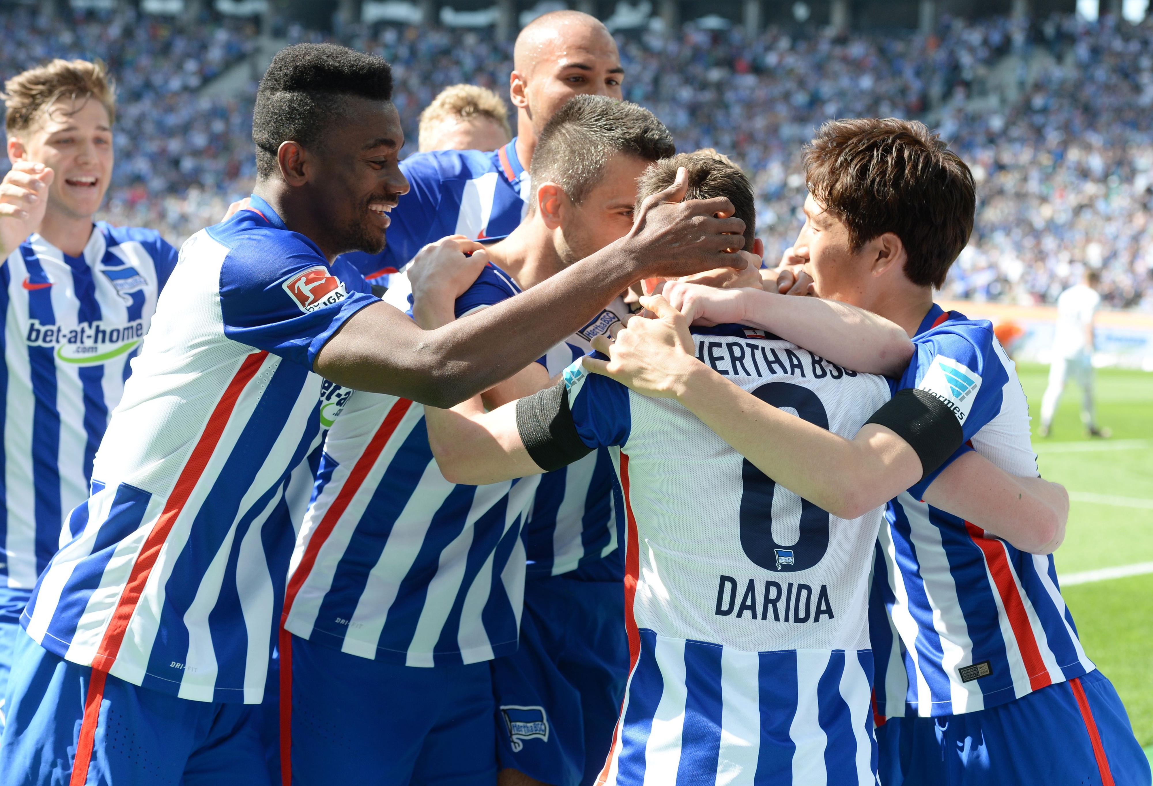 Beim 5:0-Test in Luckenwalde vor sechs Wochen trug Herthas Vedad Ibisevic (r.) die Kapitänsbinde schon mal zur Probe.
