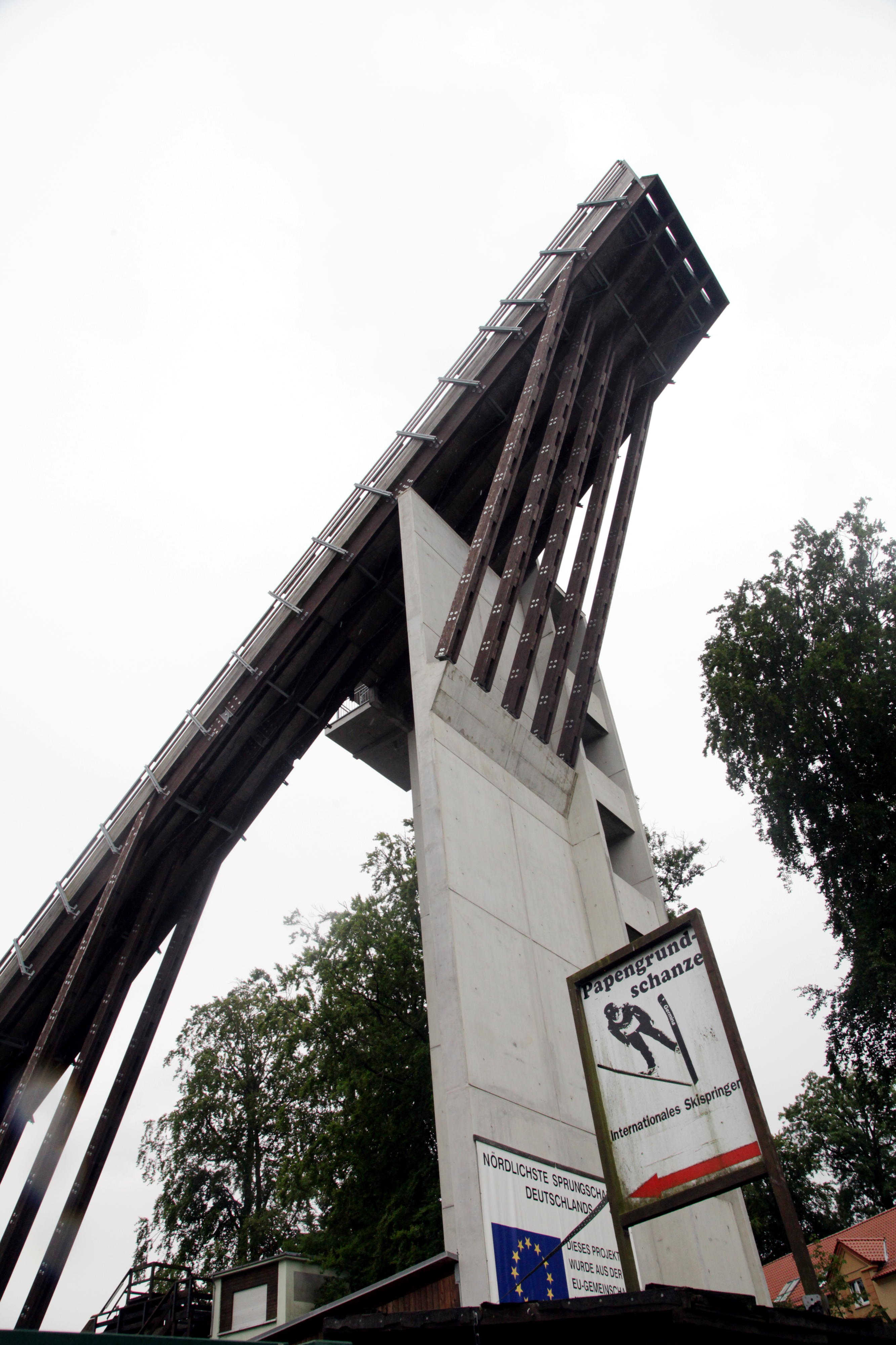 Der Schanzenturm, mit 38 Metern Höhe der höchste der Runde.