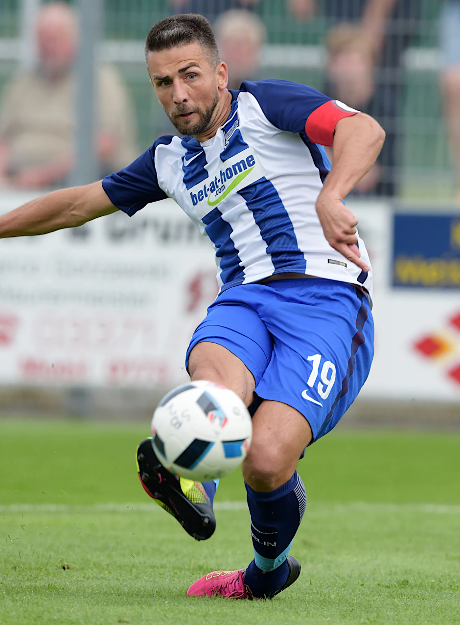 Jetzt muss der Stürmer als neuer Spielführer seine Mitspieler antreiben. Damit alle beim Pokalfight in Regensburg jubeln können.