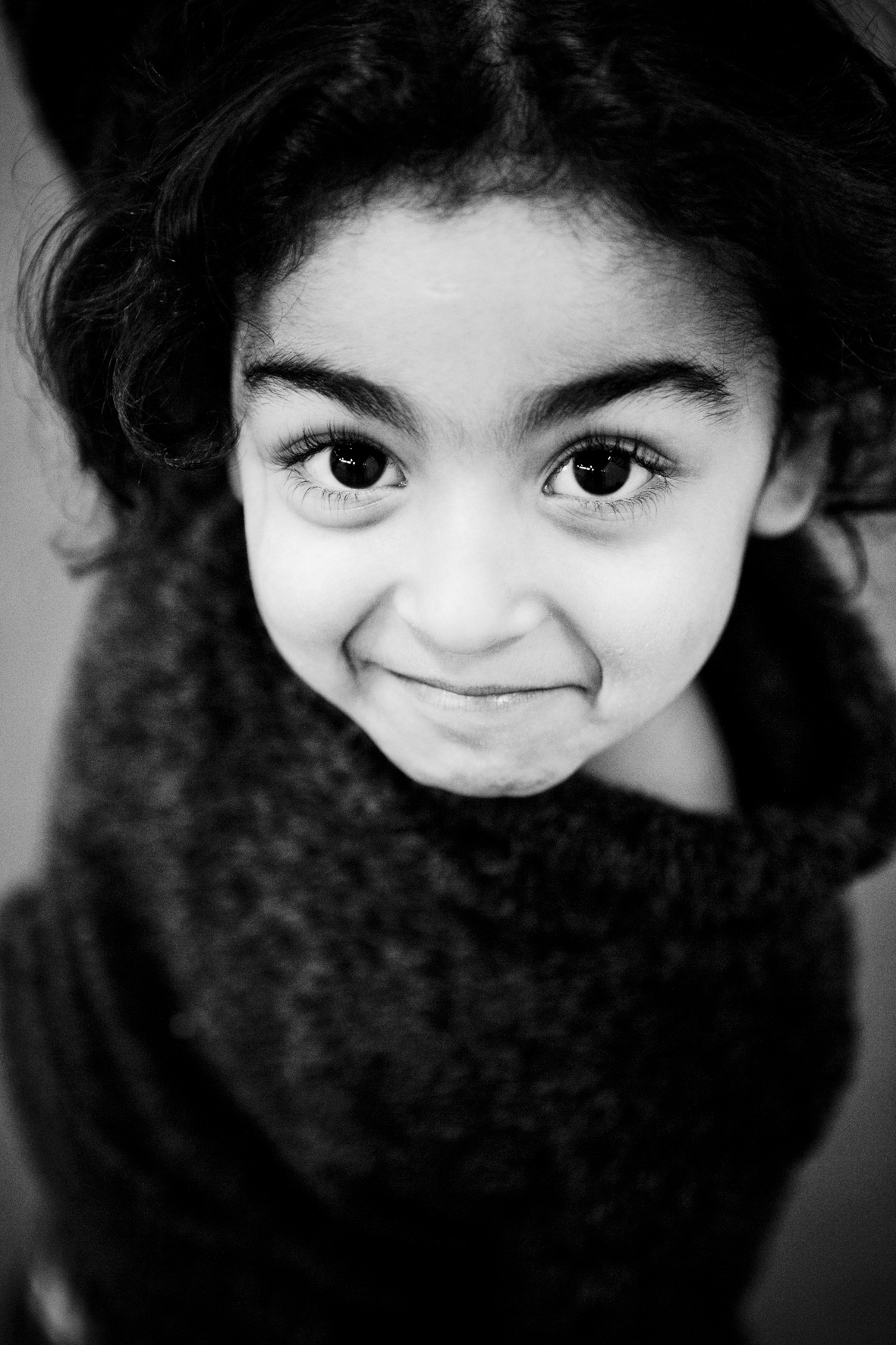 Fatima ist vier Jahre alt, kam mit Vater und Bruder Hussein aus dem Irak. Die Familie scheiterte an Berlins Bürokratie, lebt nun wieder an der Kriegsfront. Sonnentag: „Ich hoffe, dass sie  irgendwann wiederkommen und Berlin bereichern.“