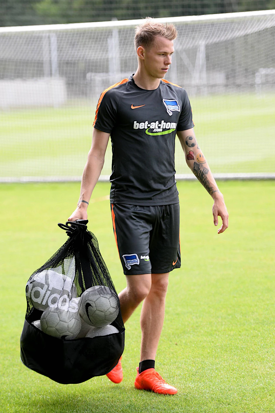 Wenn es doch bald wieder so wäre, dass Ondrej Duda mit dem Ball zum Training könnte ...