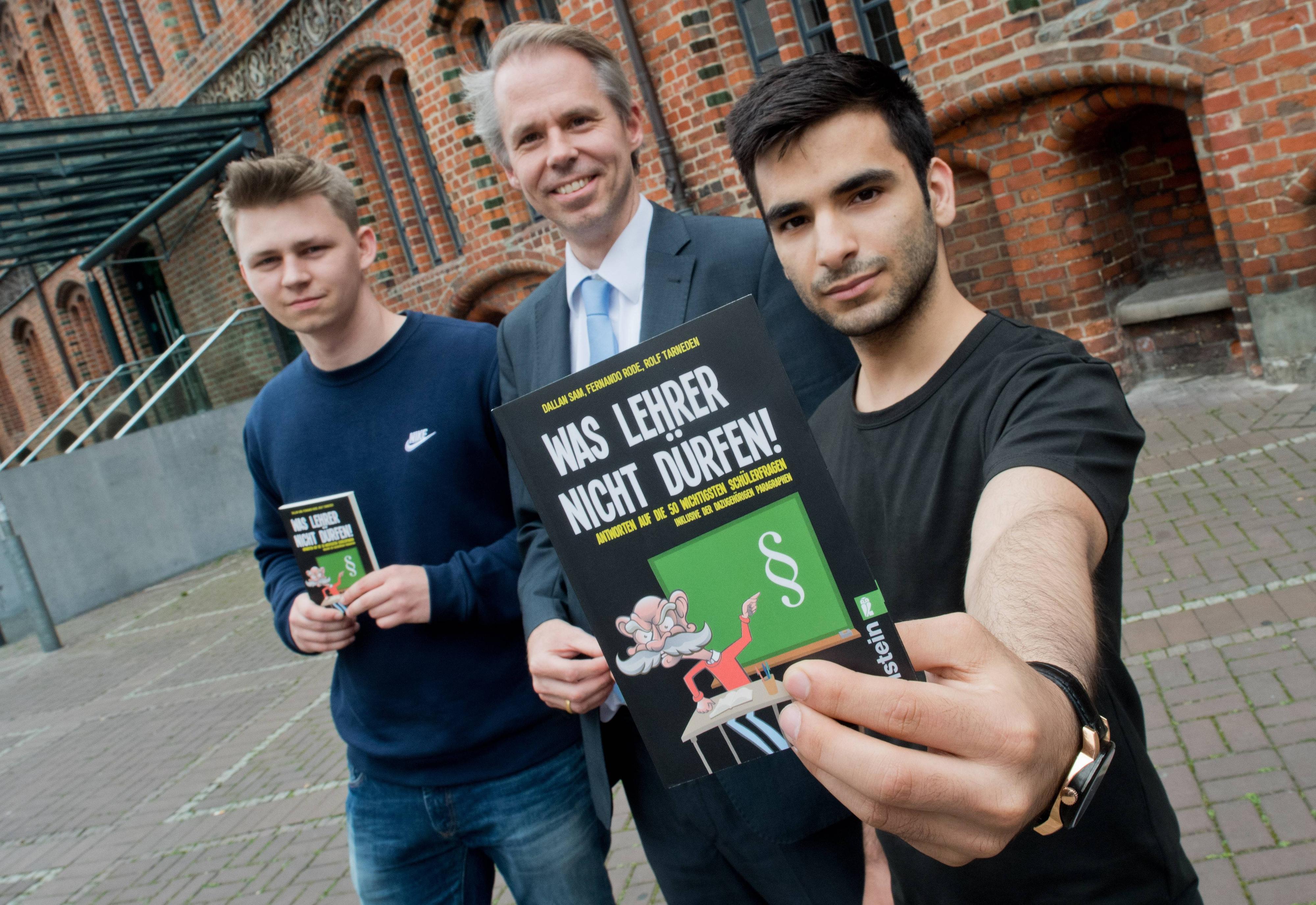 Neuer Leitfaden gibt Antworten Darf der Lehrer mir mein Handy wegnehmen?