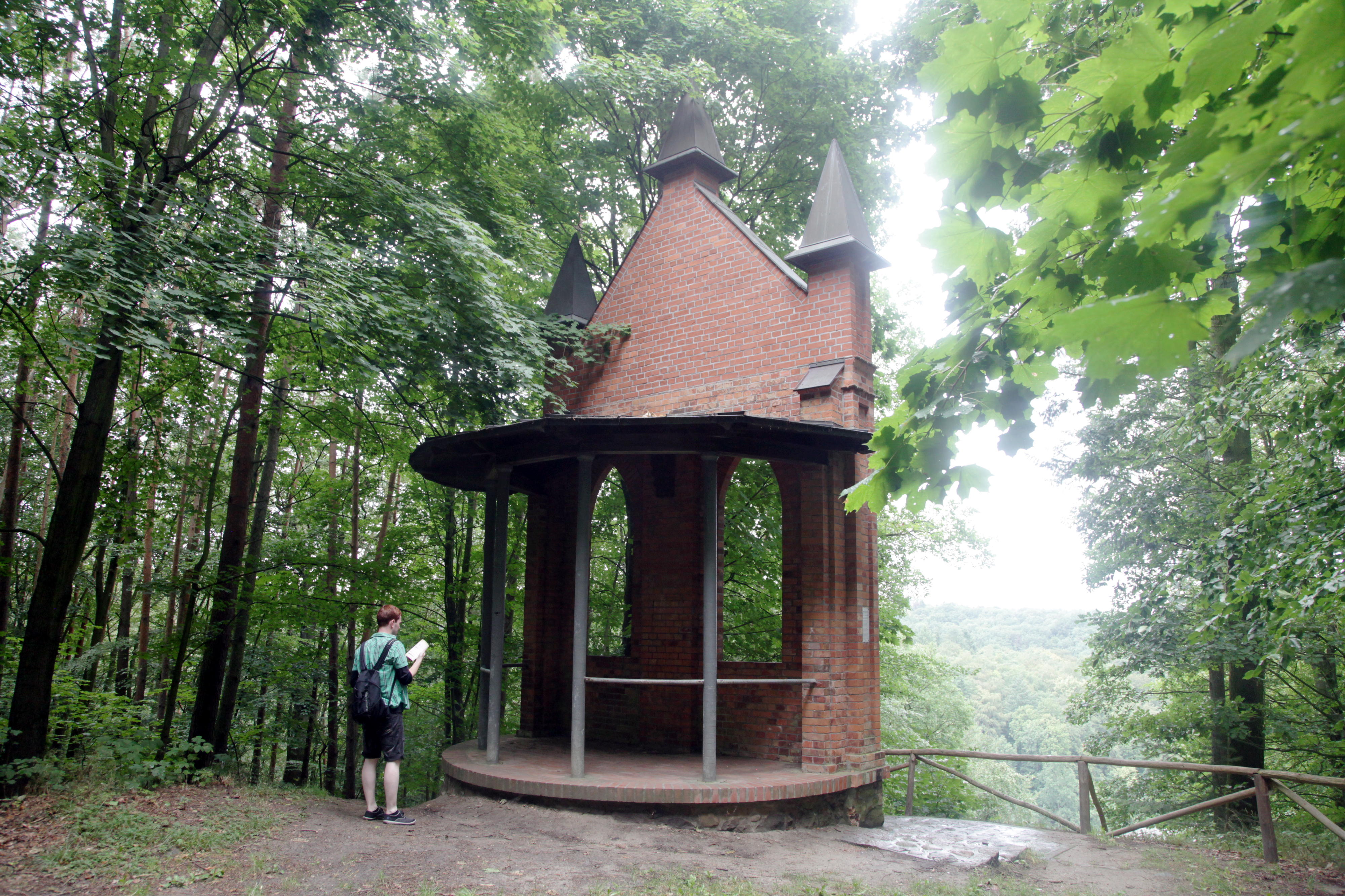 Die Wanderroute geht vorbei an der Brunnenkapelle, die 1861 gebaut wurde. 