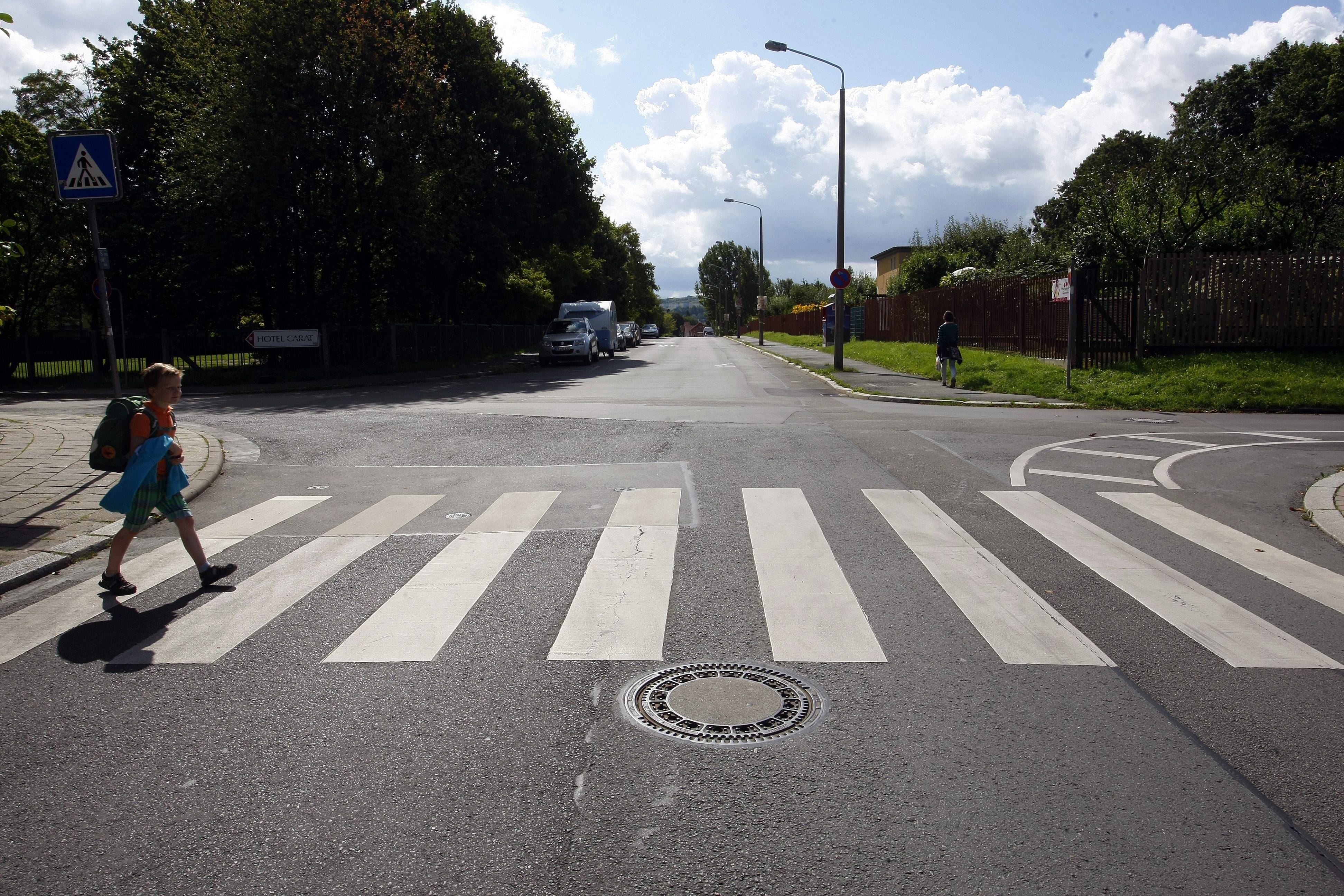 Ab wann sollte man ein Kind alleine zur Schule gehen lassen und alleine nach Hause kommen lassen?
