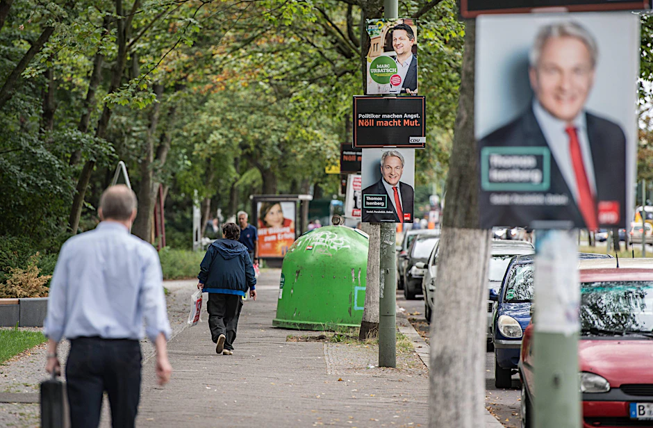 Seit Tagen sind Berlins Straßen mit Wahlplakaten vollgehängt. Wer jetzt schon weiß, wen er wählen will, kann seine Stimme bereits abgeben.