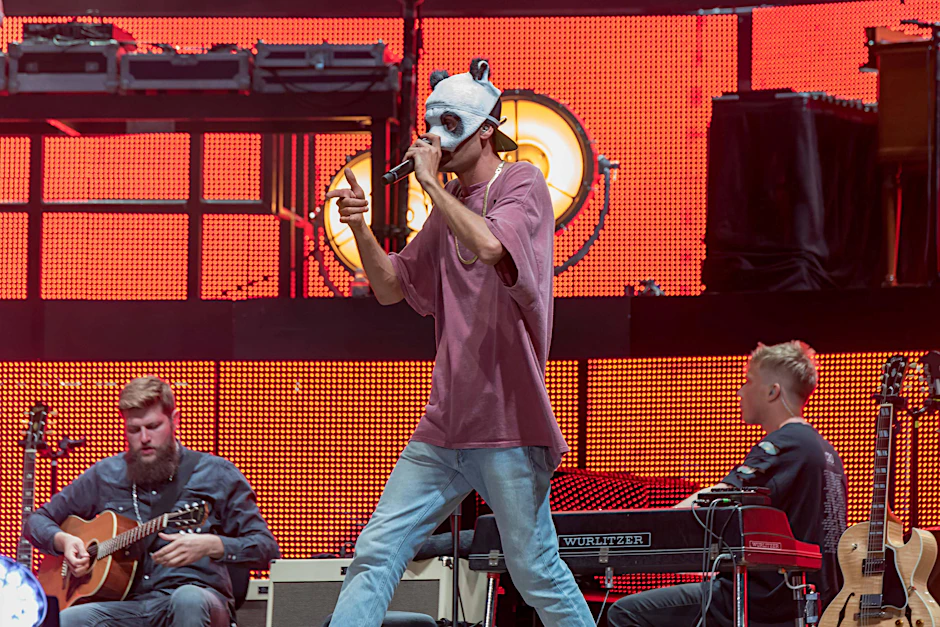 Rapper Cro, der junge Mann mit der Pandamaske, sorgte in Berlin für Stimmung. Im Mittelpunkt stand sein MTV-Unplugged-Album – deshalb gab’s auch Gäste.