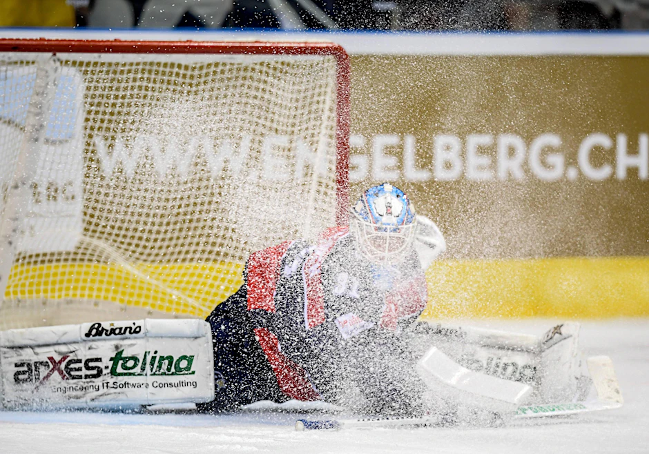 Eisbären-Keeper Petri Vehanen wirbelt gewaltig vor der eigenen Kiste, konnte die Finnen-Tore auch nicht verhindern.