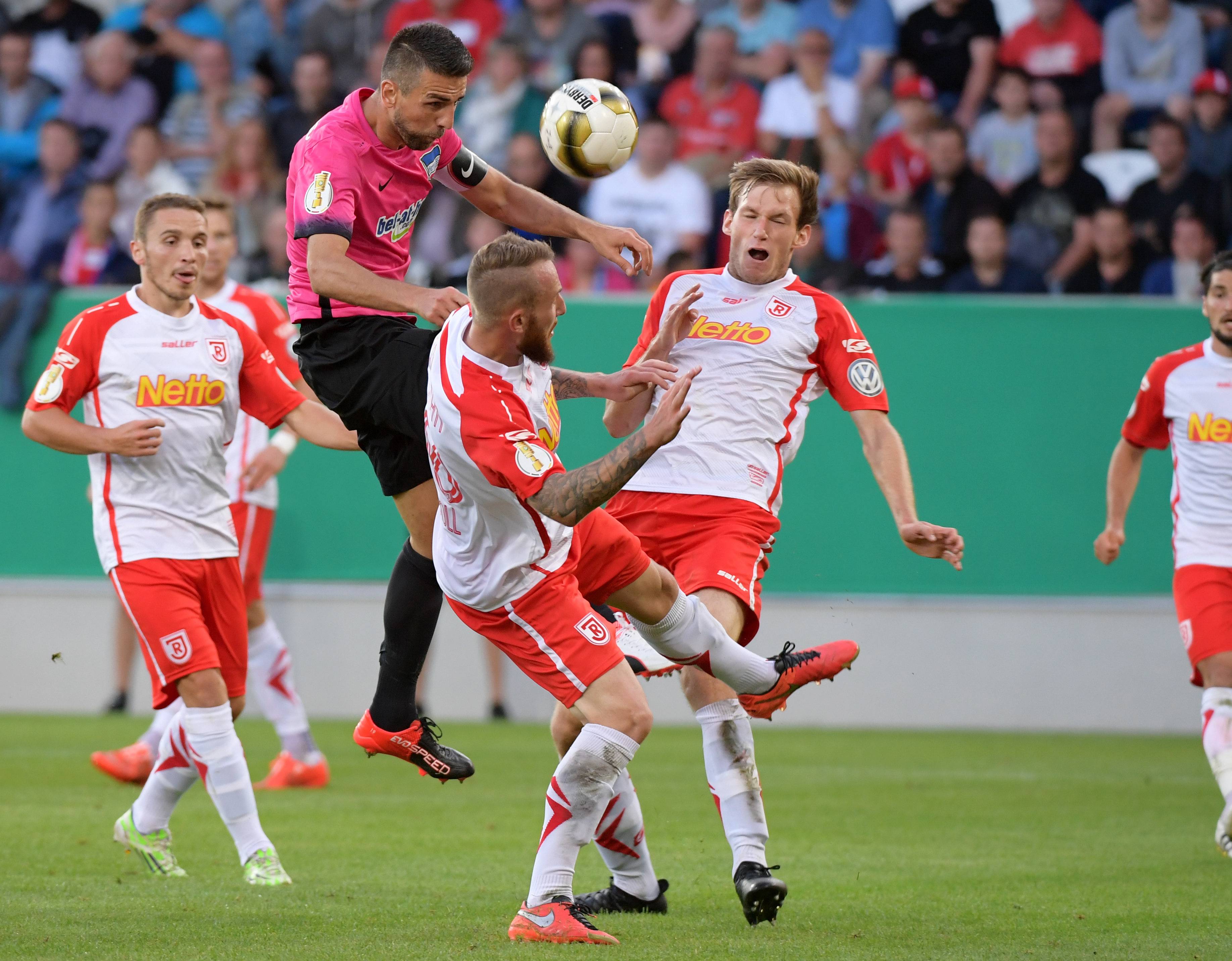 Image - Hertha BSC: Vedad Ibisevic hatte beim Pokalspiel gegen Jahn Regensburg auf dem Spielfeld viel zu tun