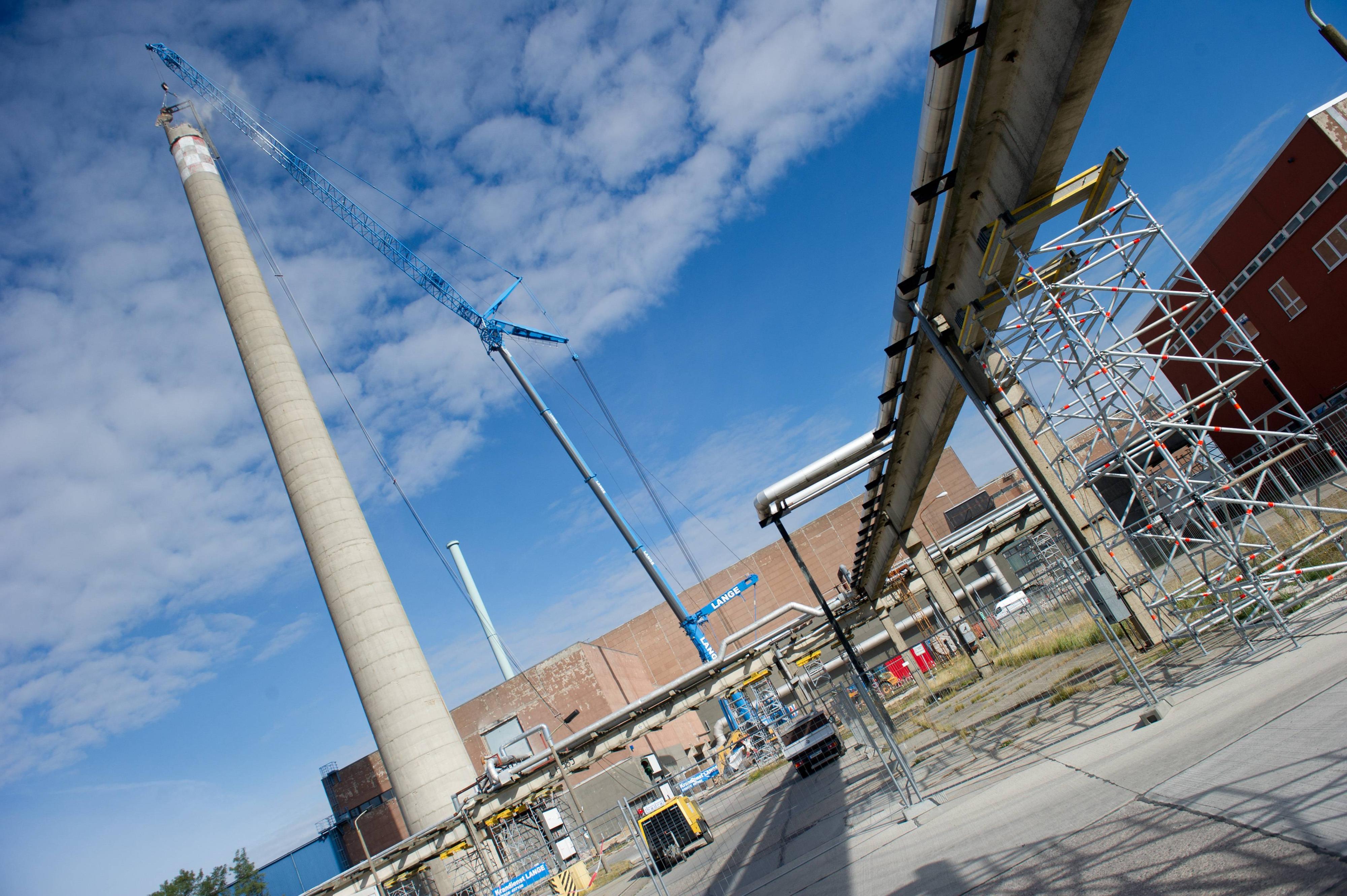 Image - Abriss mit Symbolkraft: Erster Schornstein am AKW Lubmin fällt