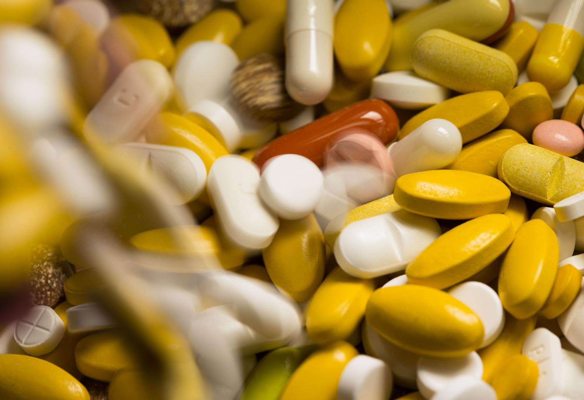 Image - Dr. med Junkie: Alkohol, Medikamente, Drogen - 1100 Berliner Ärzte sind süchtig