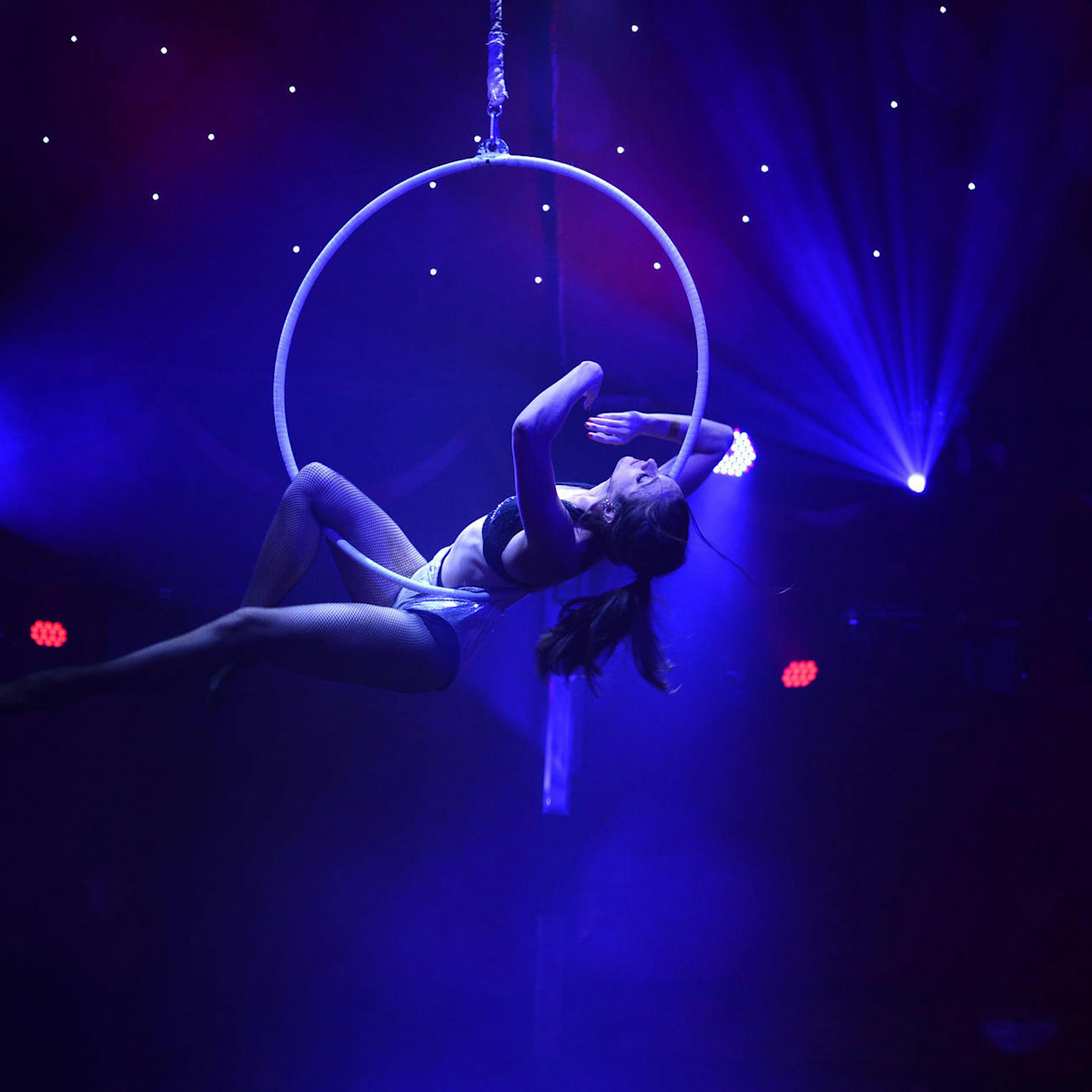 Palazzo-Spiegelzelt: Große Vor-Premiere der Show „Glanz & Gloria“ – mit Gästen des KURIER