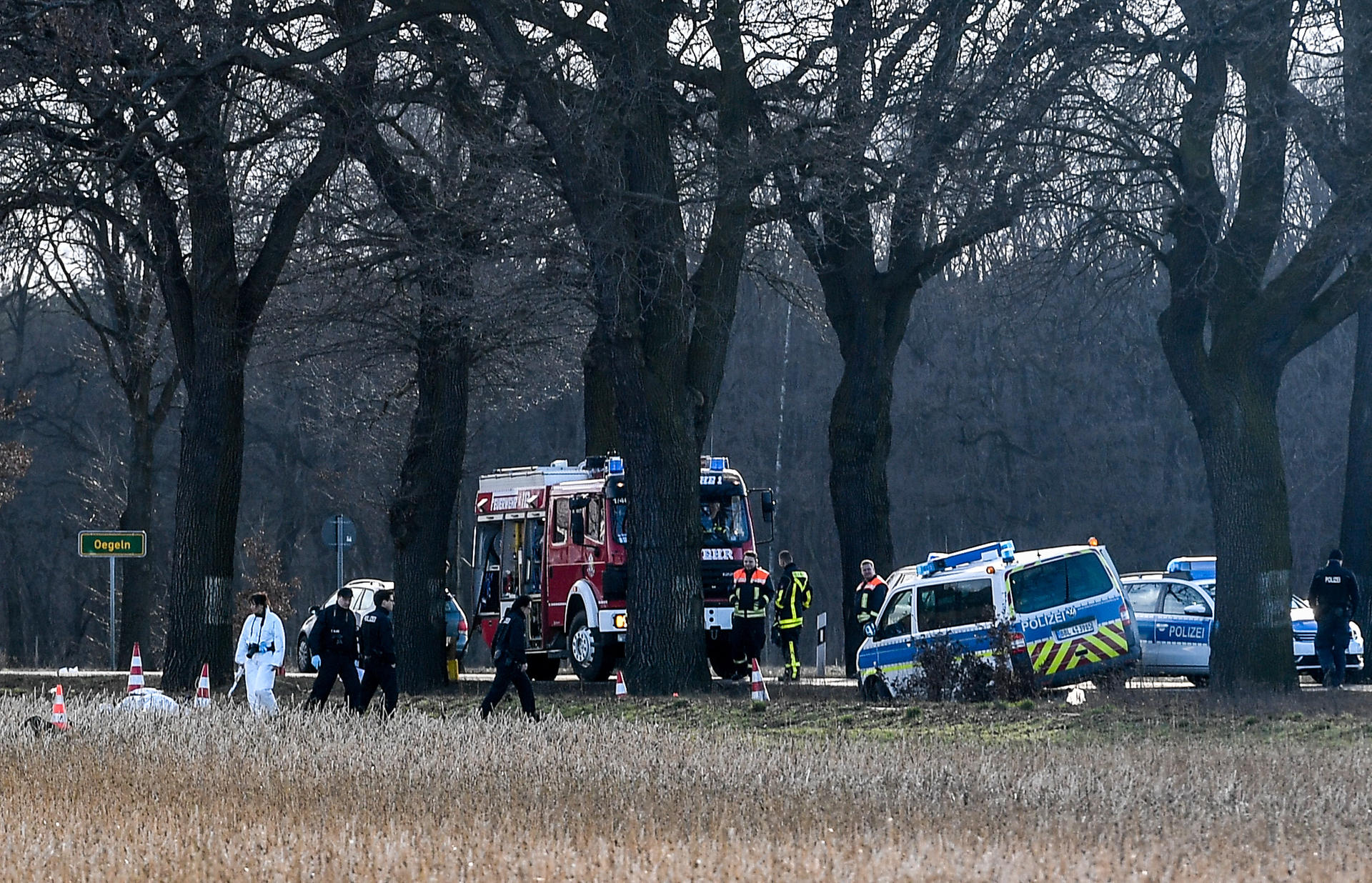 An dieser Bundesstraße bei Beeskow überfuhr Jan G. (24) zwei Polizisten. Die Beamten starben noch vor Ort.  