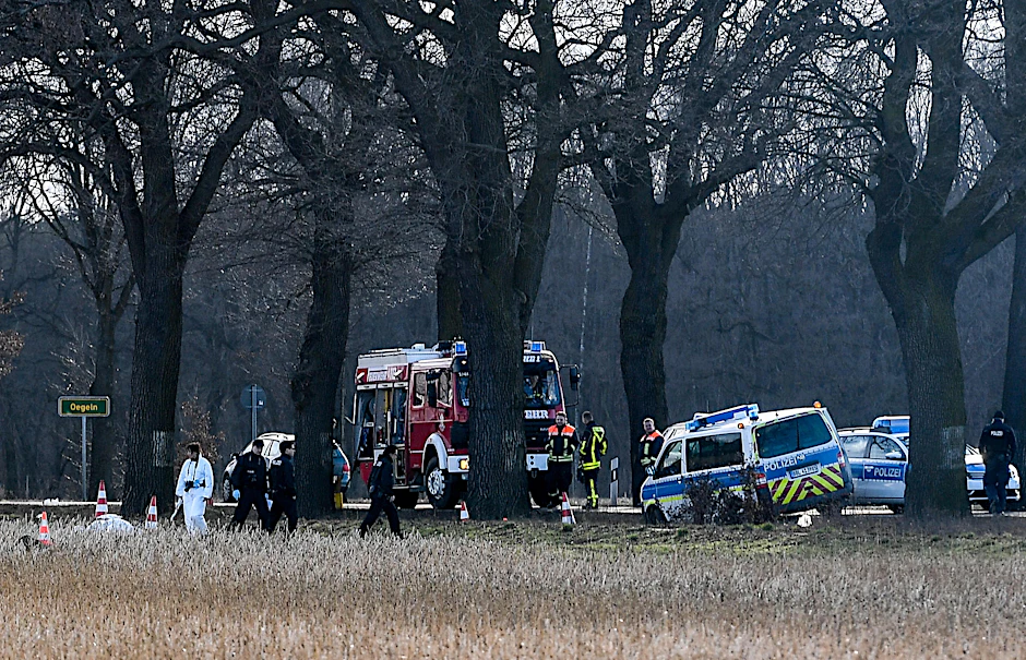 An dieser Bundesstraße bei Beeskow überfuhr Jan G. (24) zwei Polizisten. Die Beamten starben noch vor Ort.  