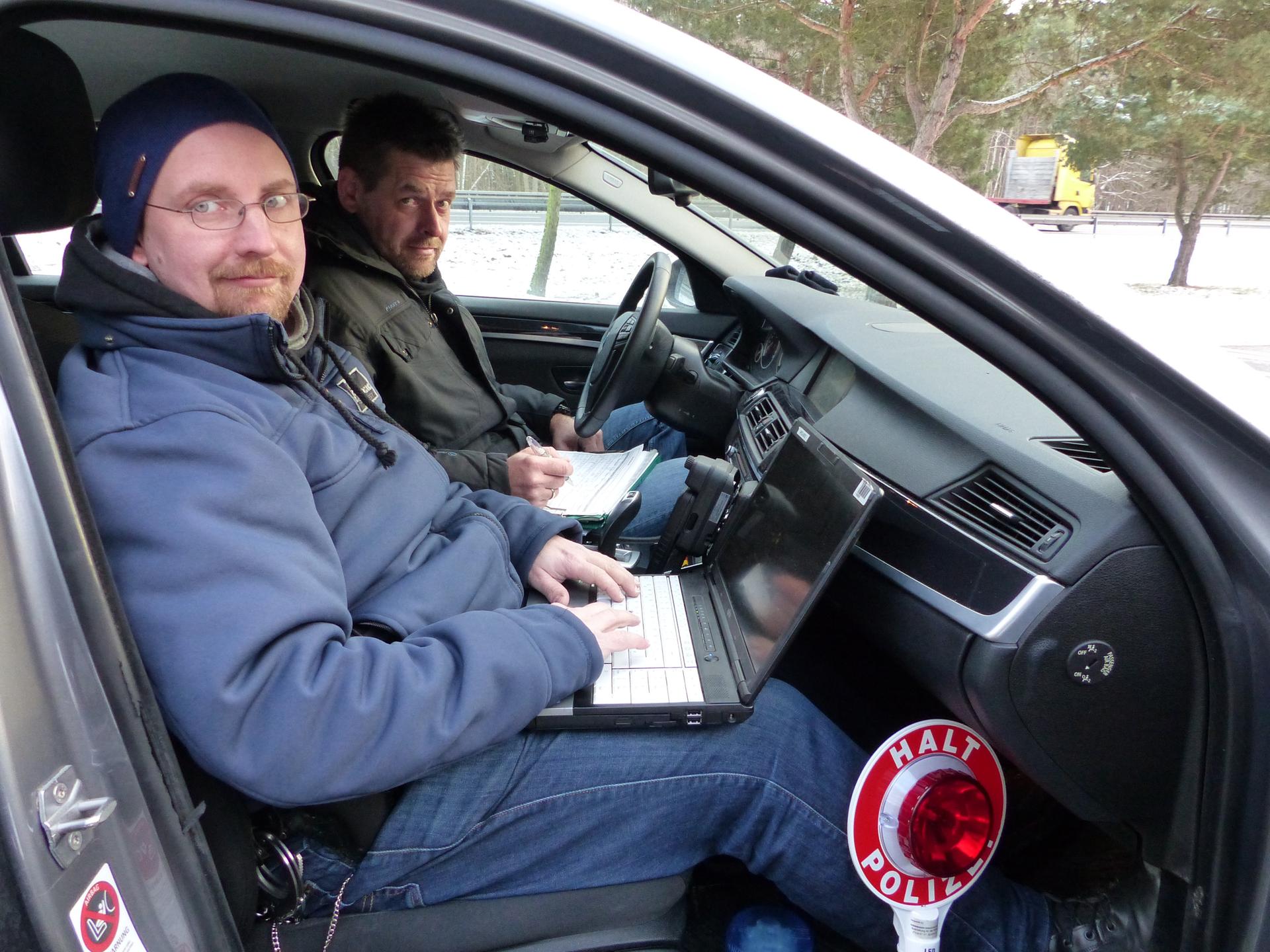 Image - Stoppen, verwarnen, festnehmen: Diese beiden Männer machen Jagd auf Raser in Brandenburg