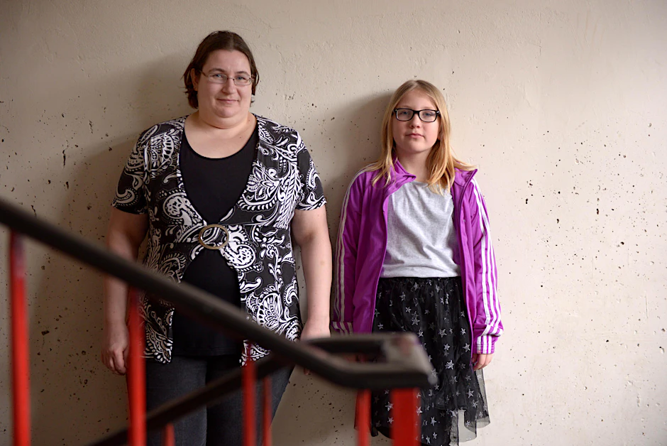 Stephanie Siebelt mit Tochter Lina (9) im Kinderhilfswerk „Die Arche“.