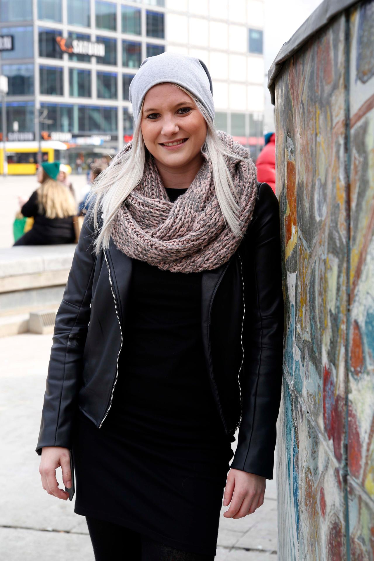 Die Zahnarzthelferin Corina (26) aus Mitte war neugierig auf das Flirten per App. „Meine beste Freundin hat mir davon erzählt. Ich fand das System witzig und wollte es deshalb ausprobieren“, sagt sie. Bei ihren Freundinnen ist die Flirtmethode angesagt. Aber Corina findet es dann doch eher oberflächlich.