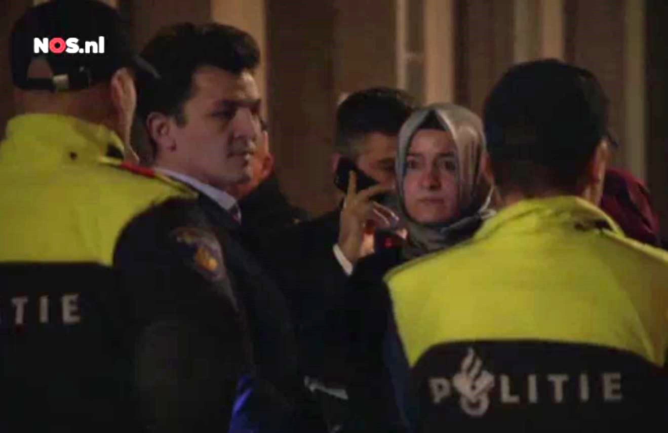 Die türkische Familien- und Sozialministerin Fatma Betül Sayan Kaya in Rotterdam: Sie musste die Niederlande wieder verlassen.