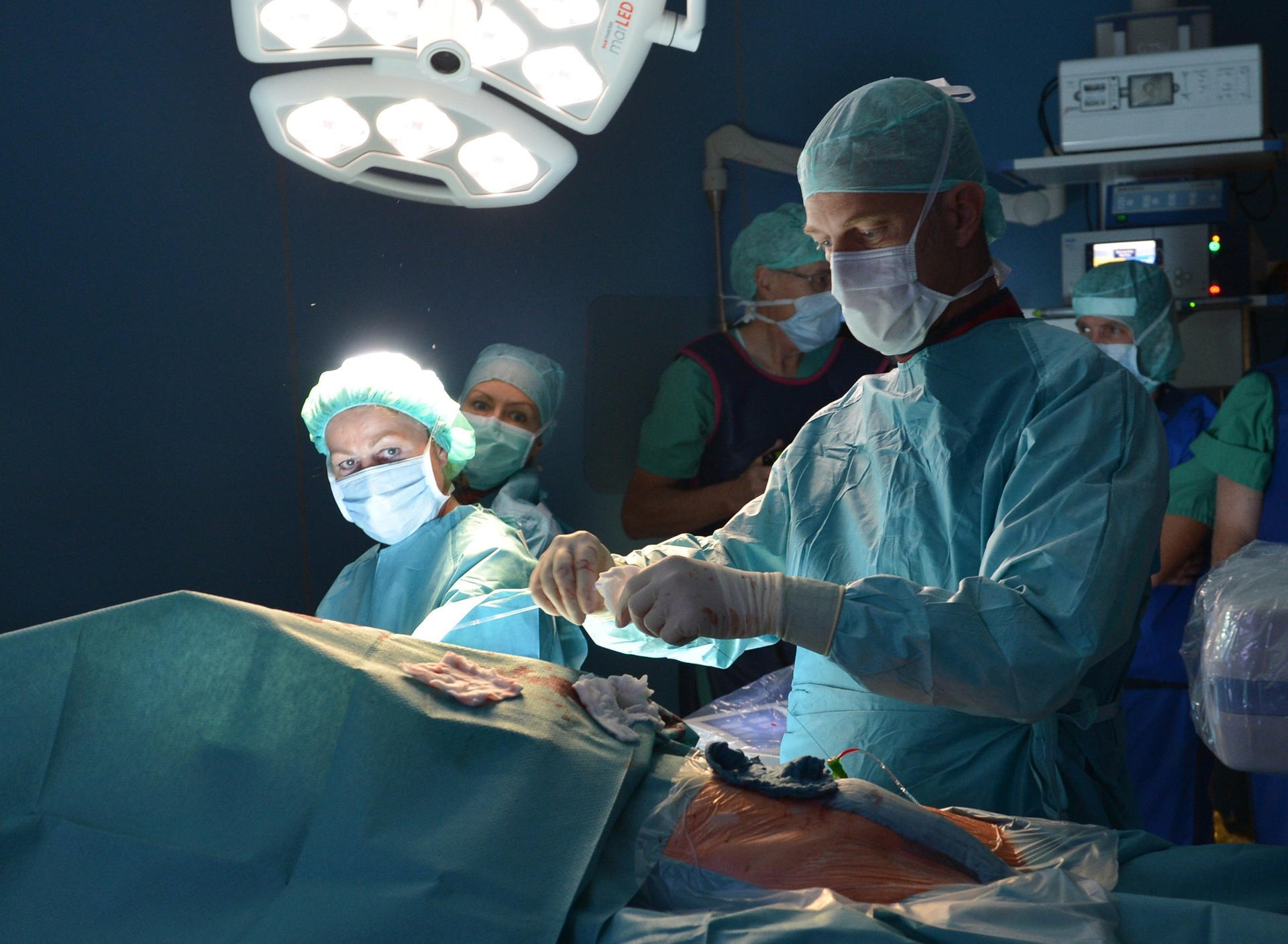 Manche Patienten haben vor OPs Sorge, dass dem Arzt ein Behandlungsfehler unterlaufen könnte. 