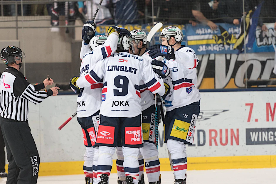 Die Eisbären um (v.l.) Bruno Gervais, Charles Linglet und Alex Roach können in München gleich dreimal jubeln.