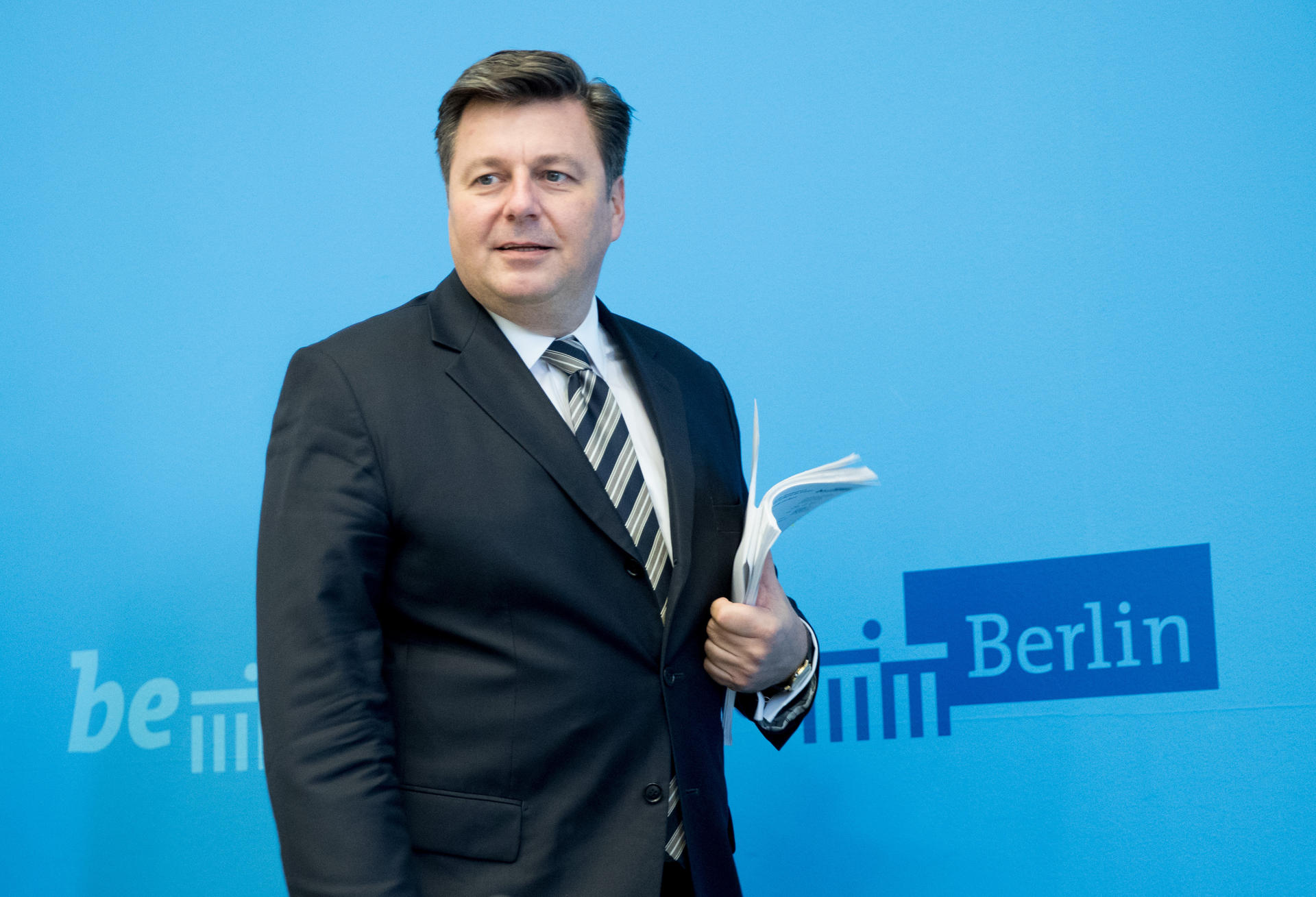 Innensenator Andreas Geisel stellt neue Polizei-Erkenntnisse vor.