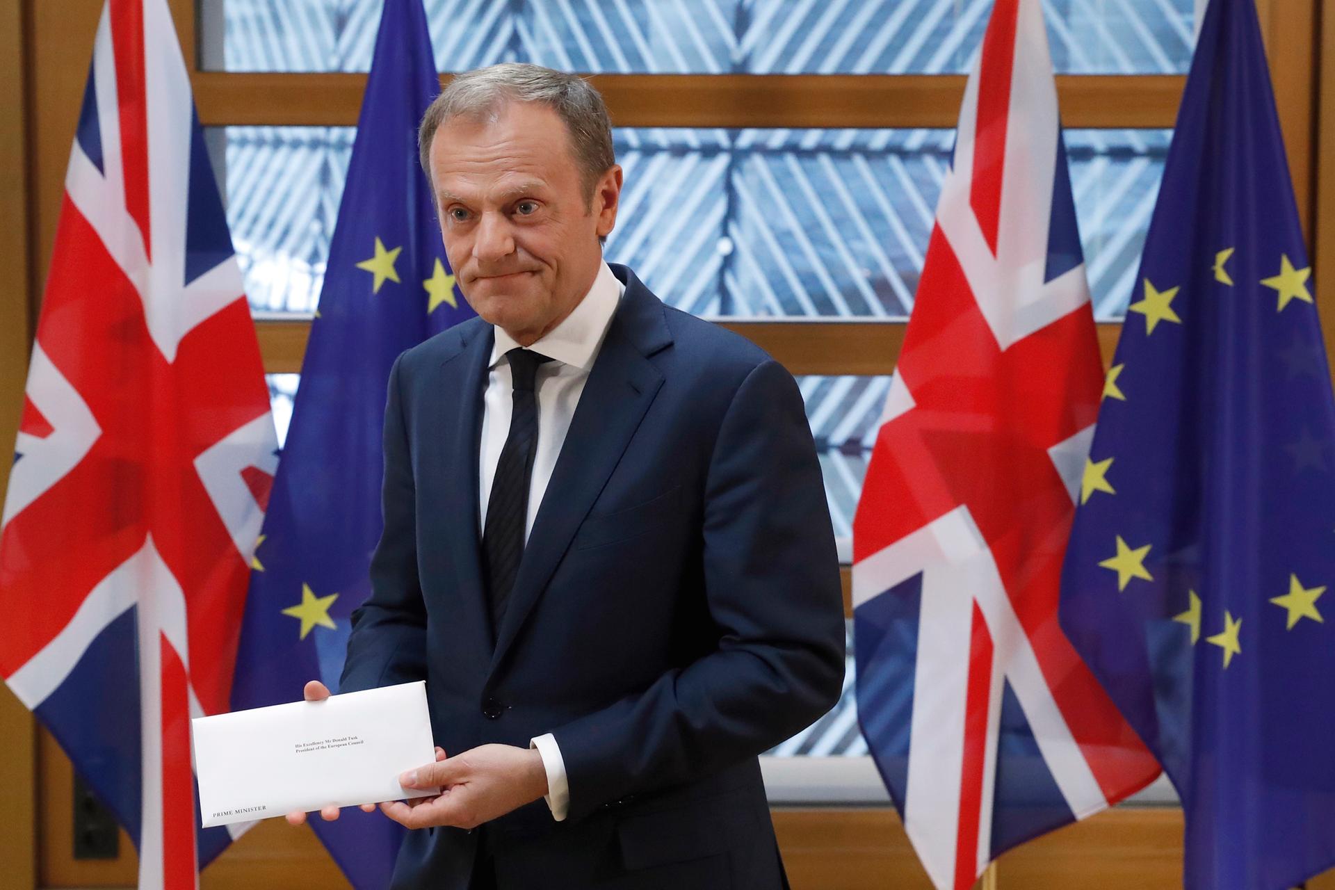 EU-Ratspräsident Donald Tusk hält den offiziellen Brexit-Antrag.