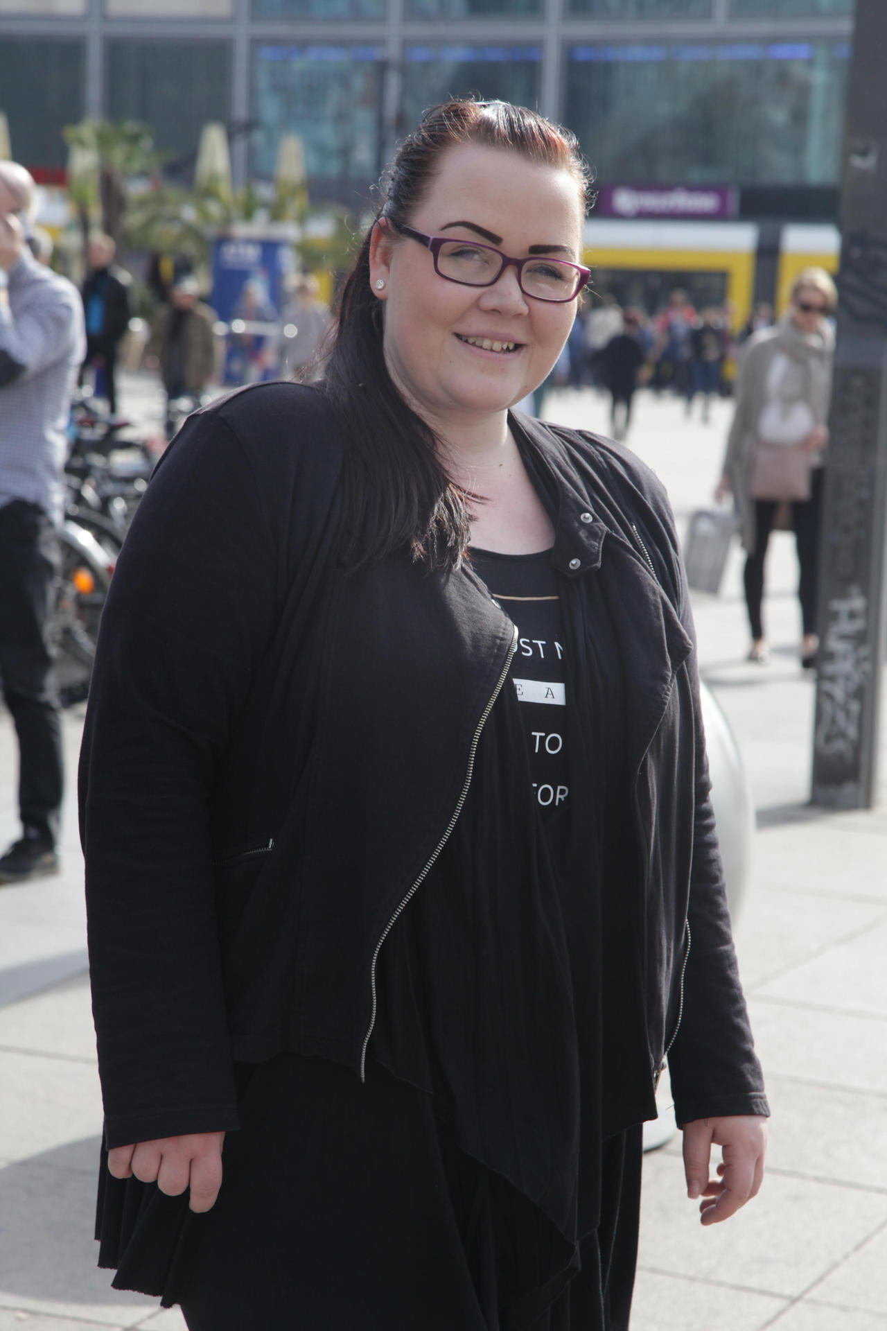 „Meine Tochter macht sowas nicht“ „Welche Eltern verpfeifen ihre Kinder?“, fragt Hausfrau Daniela König (41) aus Neukölln. „Ich glaube, niemand würde so etwas tun.“ Wenn sie ihre Tochter beim illegalen Upload erwischen würde, würde sie zwar schimpfen und die Strafe zahlen, aber niemandem davon erzählen.