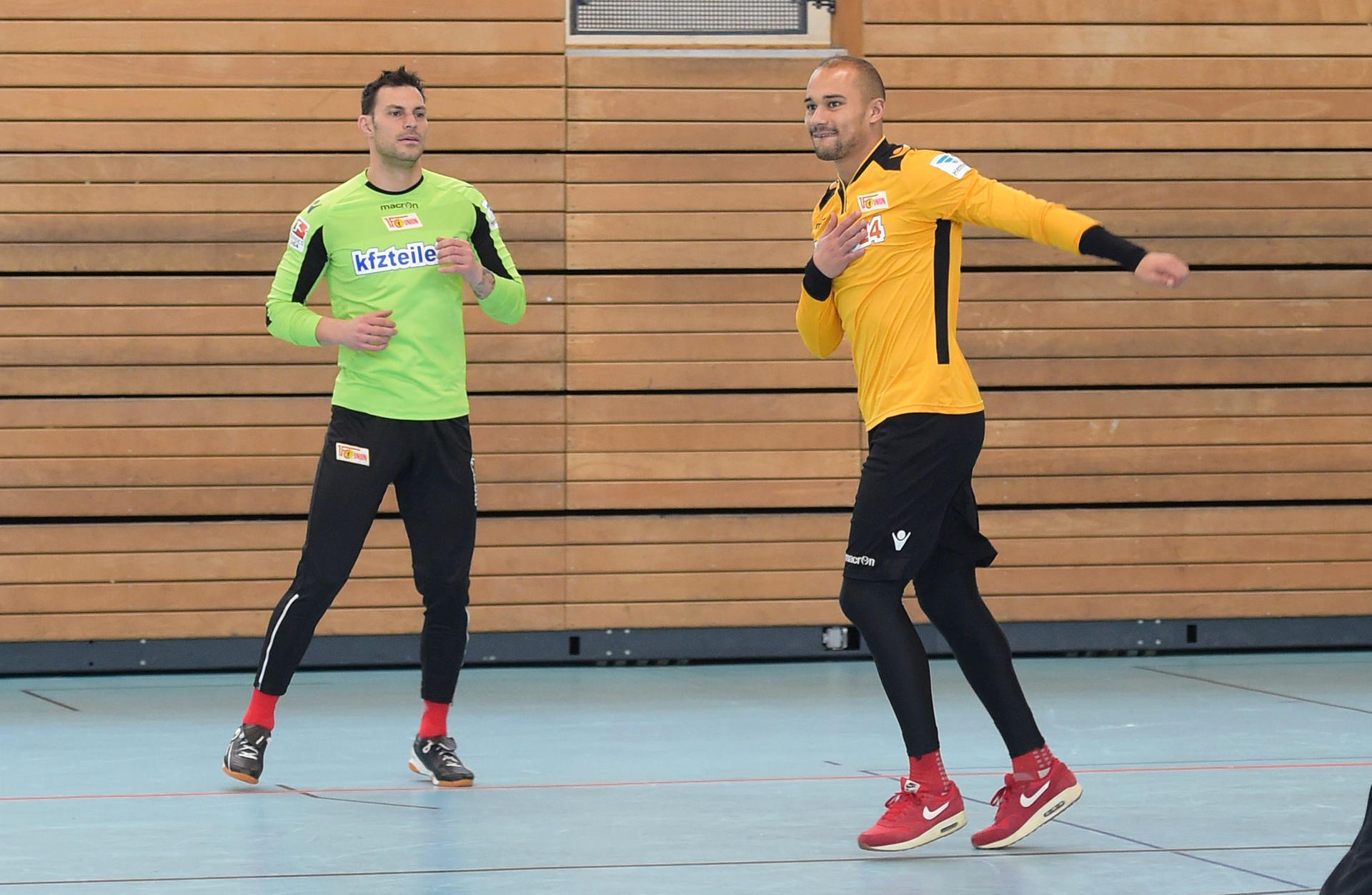 Daniel Haas (l.) und Mo Amsif duellierten sich in der Saison 14/15.