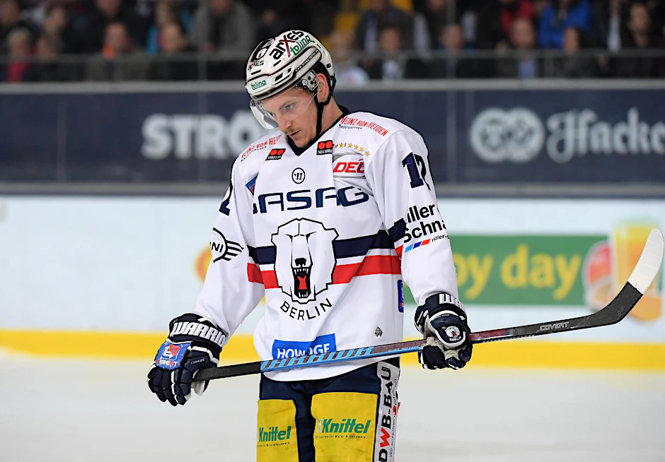 Hängende Köpfe bei den Eisbären (hier: Laurin Braun).