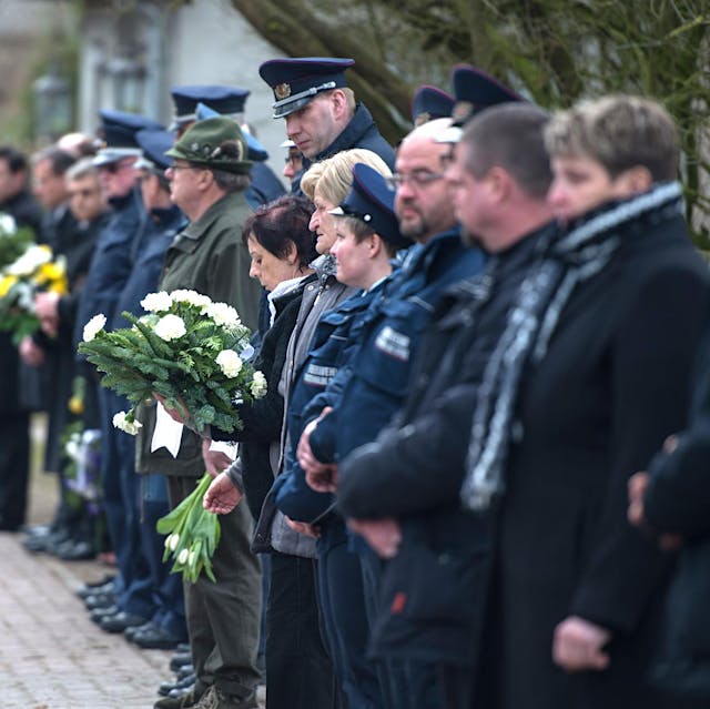 Mord in Beeskow: Hunderte auf Beerdigung des getöteten Polizisten Torsten K.