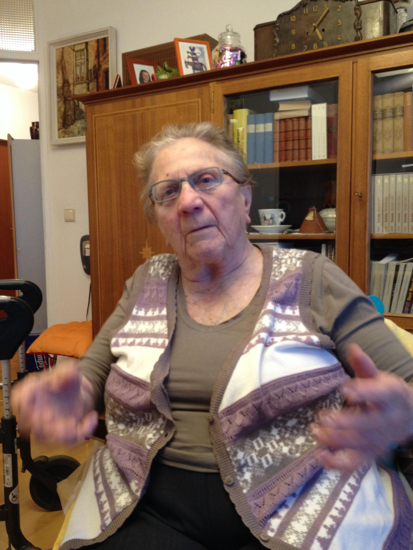 „Die Lebensmittelkarten waren zum Leben zu wenig und zum Sterben zu viel.“ Helga Cent-Velden (90), Zeitzeugin