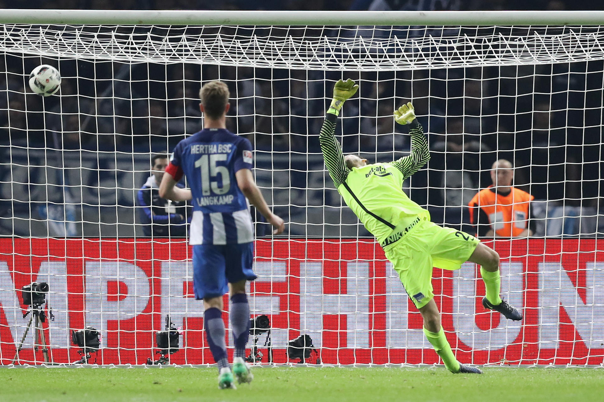 Image - Hertha BSC Berlin gegen 1899 Hoffenheim: Handelfer und Rote Karte: Hoffenheim bestraft Herthas Fehler