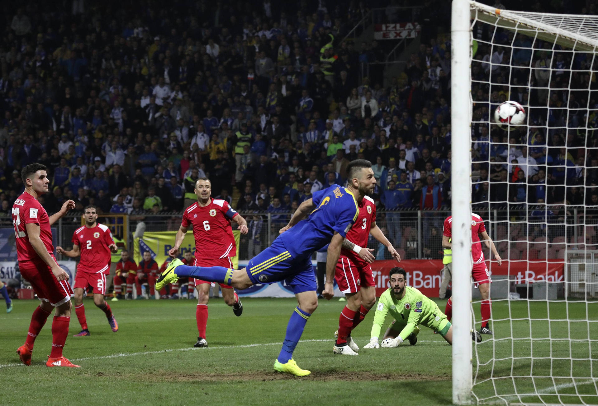 Für Bosnien traf Vedad Ibisevic gleich doppelt gegen Gibraltar.