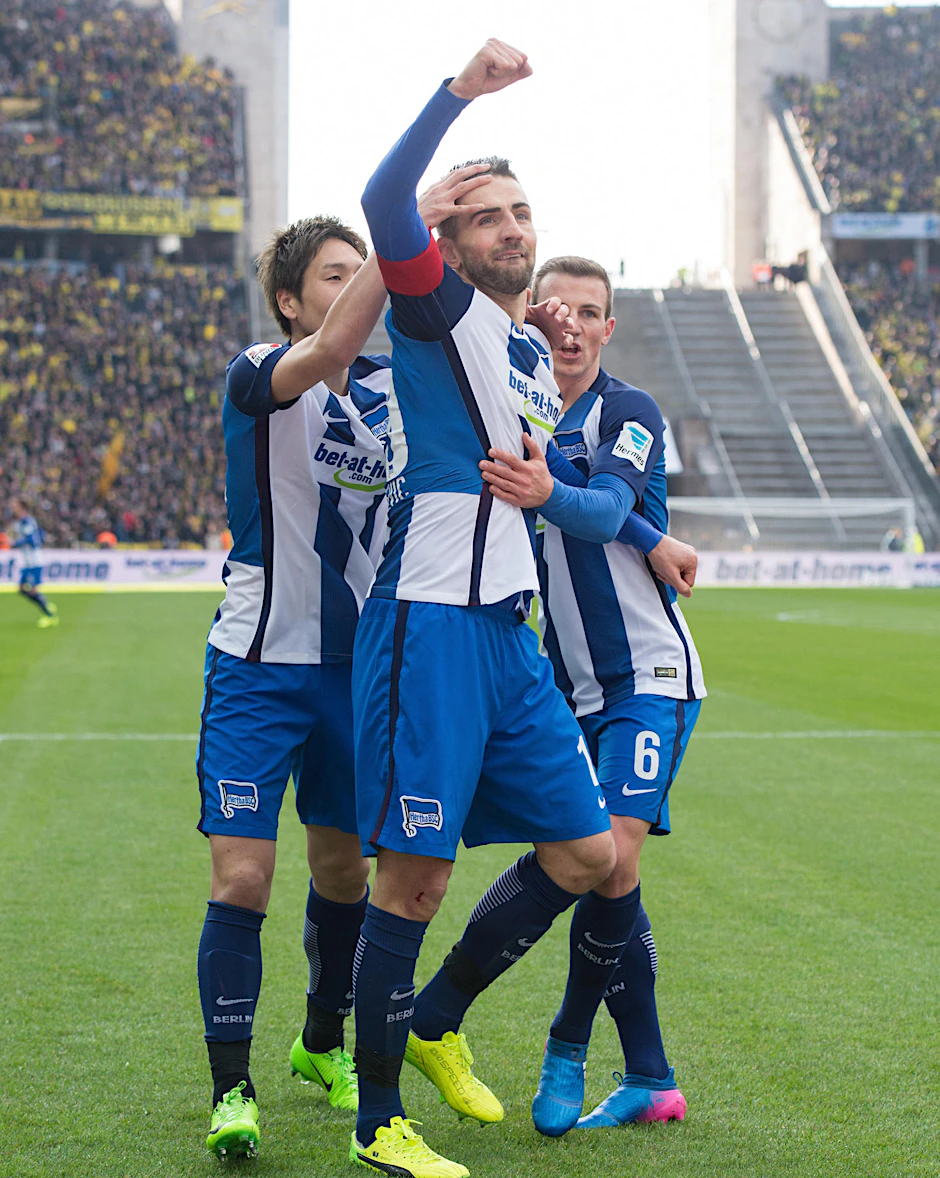 So will Ibisevic (M.) auch Freitag mit Haraguchi (l.) und Darida gegen Hoffenheim jubeln.