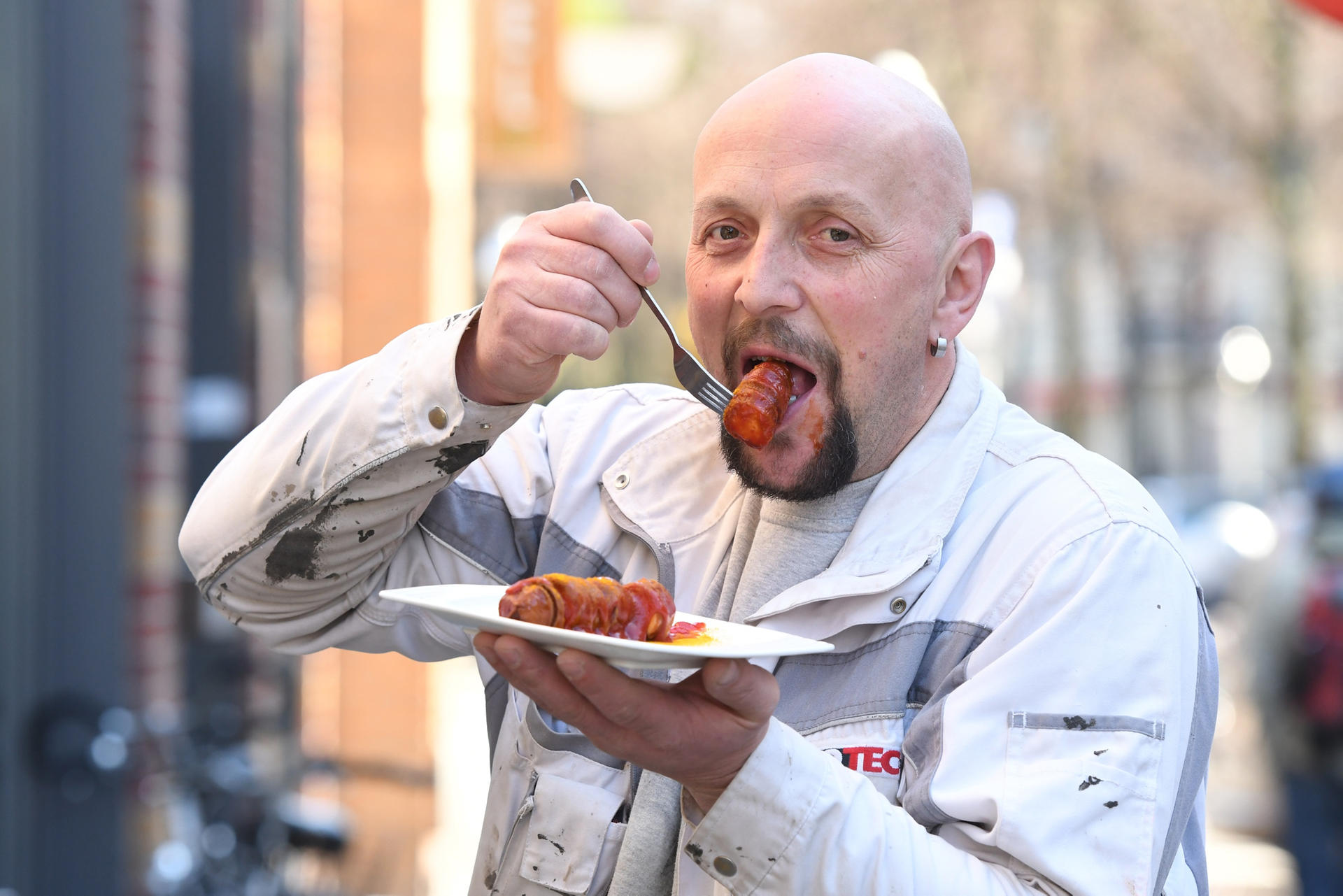 Handwerker Hagen Löffler hat zwar nichts gegen Veganer, aber auf Fleisch mag er nicht verzichten.