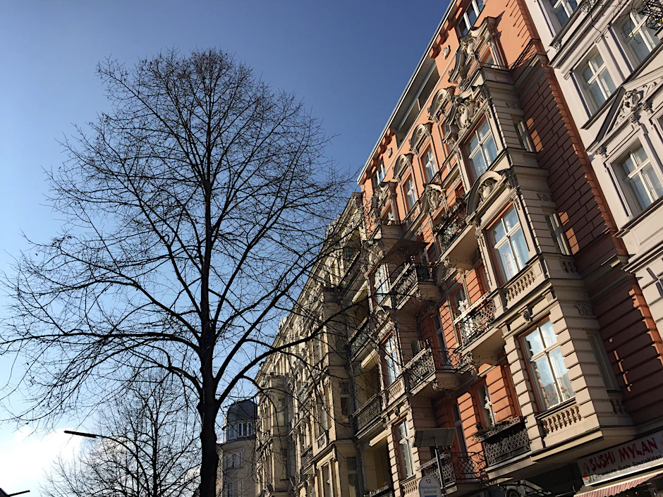 Altbaufassaden in einem Kiez in Berlin-Charlottenburg