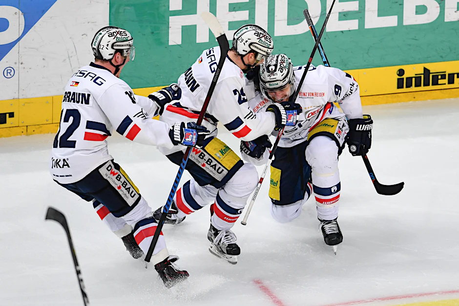 Die Eisbären - hier Laurin Braun, Jens Baxmann und Charles Linglet.
