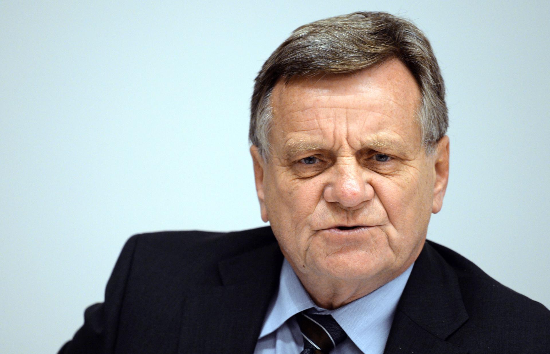 Hartmut Mehdorn: Bonus + Fortzahlungen = 300 000 Euro.