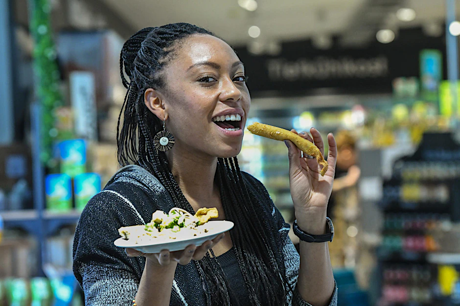 Tamika vom veganen Café „Goodies“ schwört auf Asia-Stange und Salat