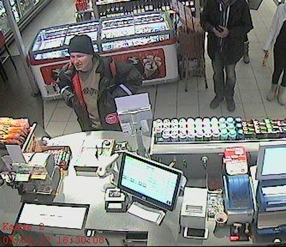 Dieser Mann wird als Zeuge gesucht. Er soll Kontakt zum Täter gehabt haben, wird aber selbst nicht beschuldigt.