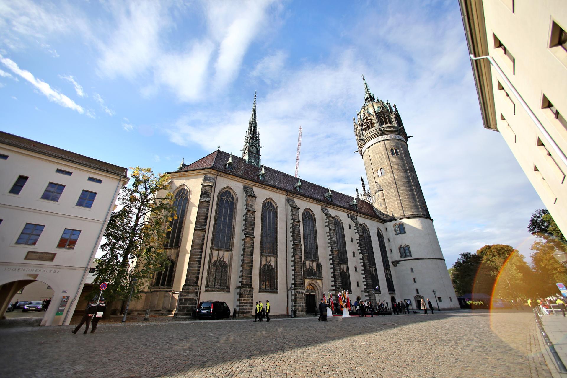 Die Schlosskirche in der Lutherstadt Wittenberg steht ganz im Zeichen von 500 Jahre Reformation. 