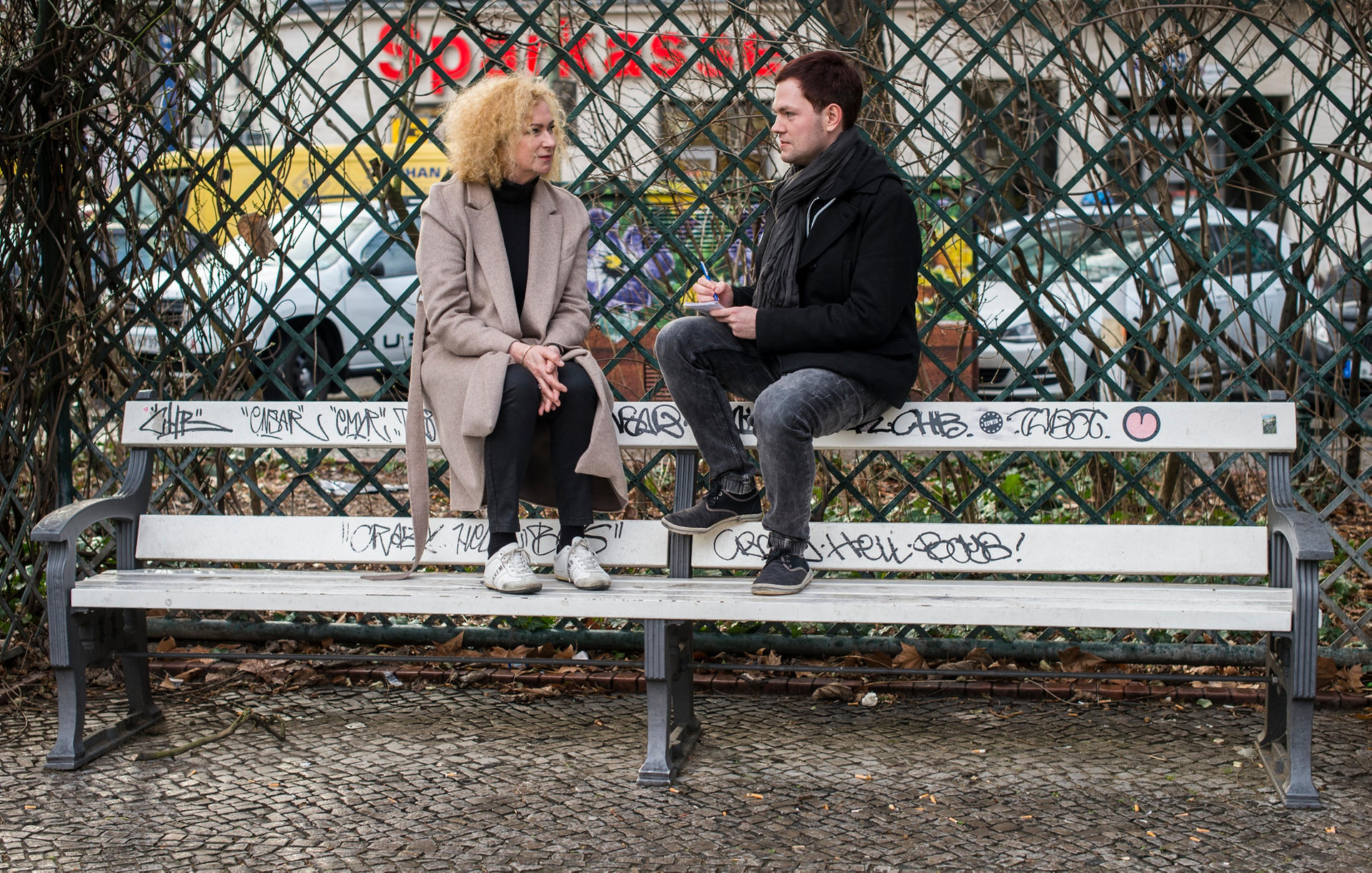 Gabi Decker im Gespräch mit KURIER-Reporter Florian Thalmann.
