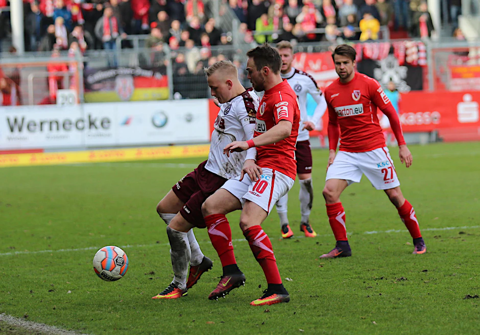 BFC-Wirbelwind Kai Pröger (l.) hatte seit dem Cottbus-Spiel Beschwerden.