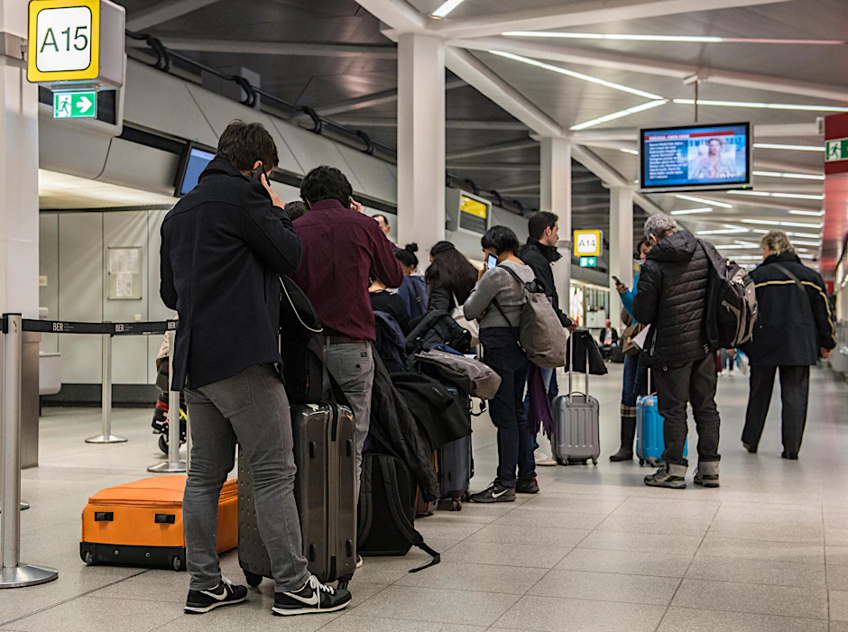 Lange Schlangen drohen: Ab Mittwoch wollen Abfertigungsmitarbeiter auf den Berliner Flughäfen streiken.