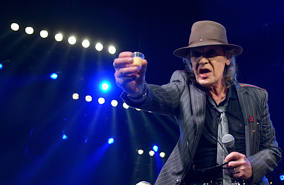 Prost, Mahlzeit! Udo Lindenberg rockt mit Eierlikör.