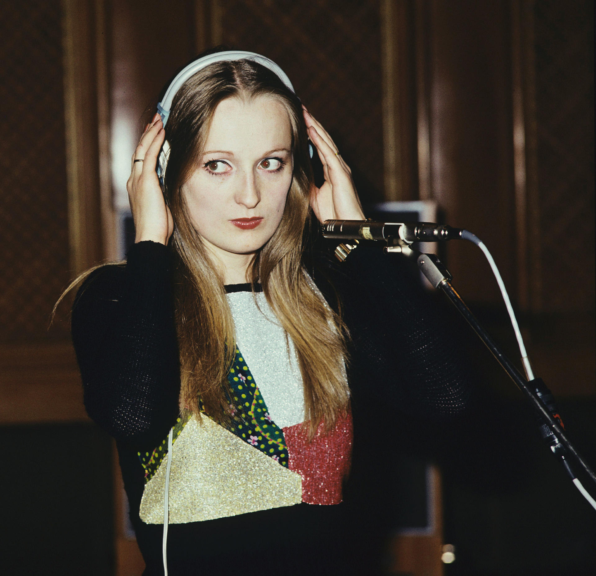 Veronika Fischer beim Singen ihrer Hits im Studio. Pro Song gab es für die Sängerin nur 500 DDR-Mark. Die Plattenfirma kassierte Millionen.
