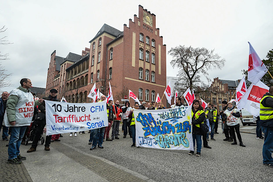 Demo der Warnstreiker: Noch unter Rot-Rot wurden sie „outgesourct“.
